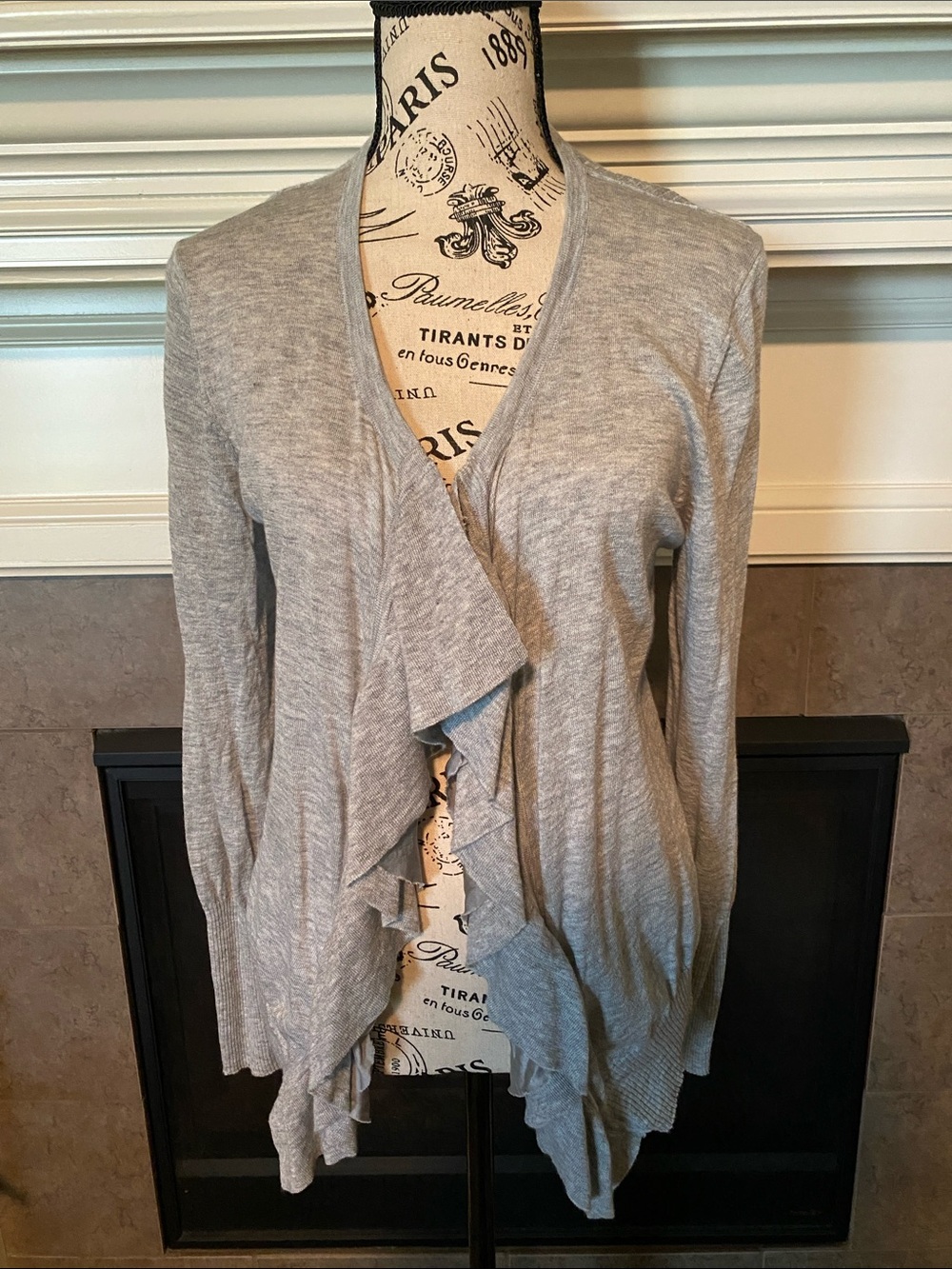Banana Republic Light Gray Ruffle Front Cardigan. Women’s Large.